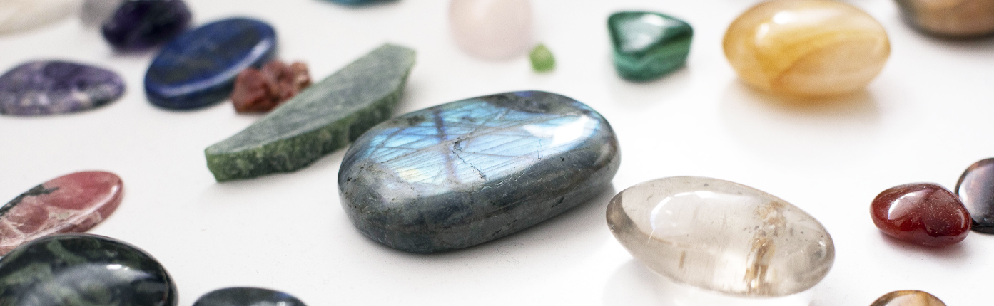 natasana, Ashtanga, Vinyasa yoga,Yogathérapie, Hatha et Yin yoga, Nathalie Clerc, professeure de yoga certifiée, Cours particuliers de yoga tous niveaux, massages ayurvédiques traditionnels indiens, Conseil et formation pour le bien-être au travail, Stages entreprises, associations, collectivités, particuliers