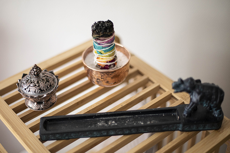 natasana, Ashtanga, Vinyasa yoga,Yogathérapie, Hatha et Yin yoga, Nathalie Clerc, professeure de yoga certifiée, Cours particuliers de yoga tous niveaux, massages ayurvédiques traditionnels indiens, Ayurveda, Conseil et formation pour le bien-être au travail, Stages entreprises, associations, collectivités, particuliers